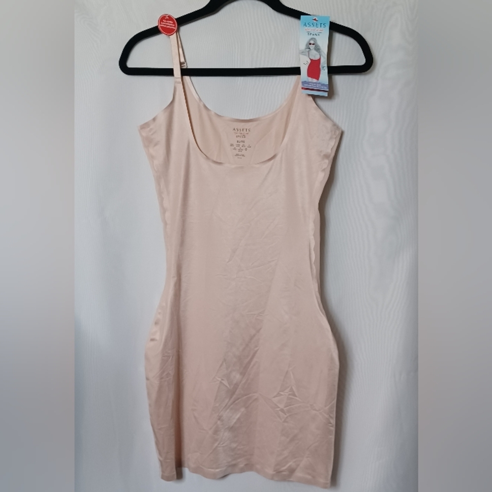 Assets By Spanx Red Hot Label  Luxe and Lean Scalloped Open Bust Full Slip. SL - Picture 2 of 14